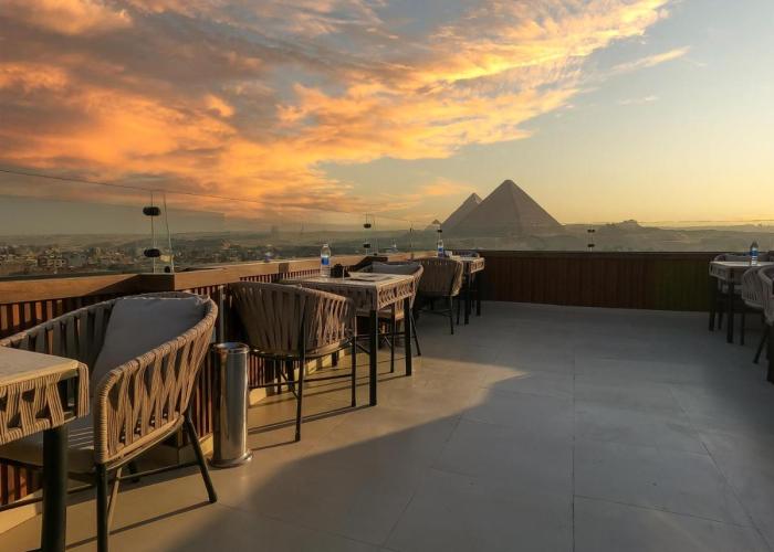 Crowne Pyramids view inn