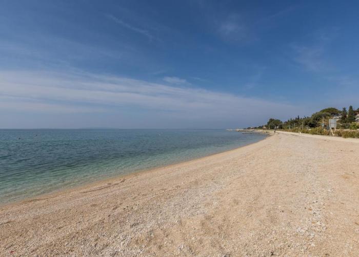 Seaside Sanctuary - Modern 3 Bedroom and 3 Bathroom Apartment 60m from Beach