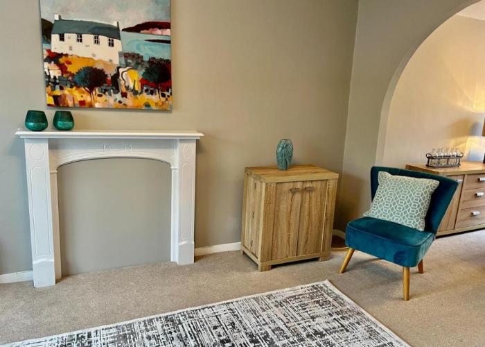 Canada House - Sleeps 6 -3 King or 6 Single Ideal for contractors