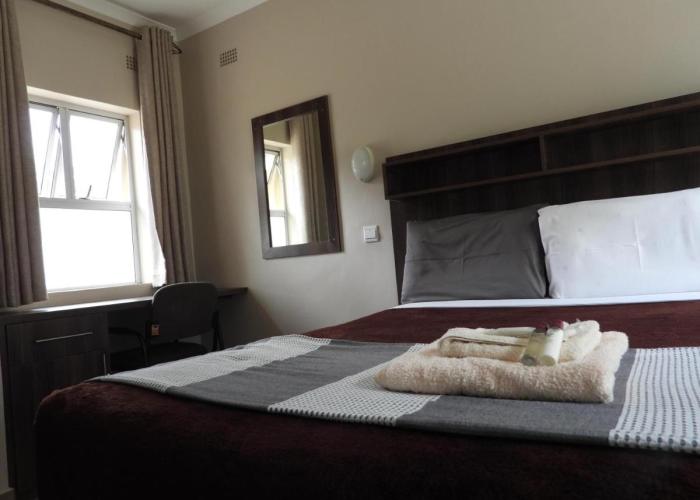 2 Bed Apt with en-suite and kitchenette - 2066