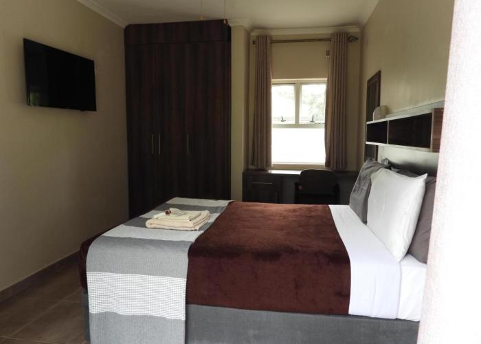 2 Bed Apt with en-suite and kitchenette - 2066