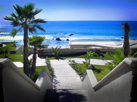 'Luxury Oceanfront Penthouse with Pools, Jacuzzis and Spectacular Ocean Views'