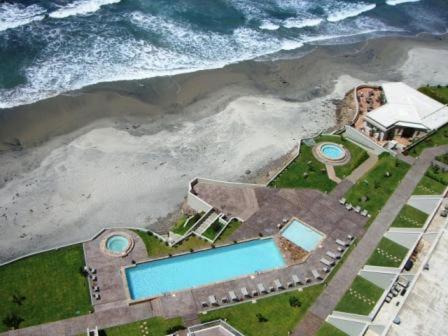'Luxury Oceanfront Penthouse with Pools, Jacuzzis and Spectacular Ocean Views'