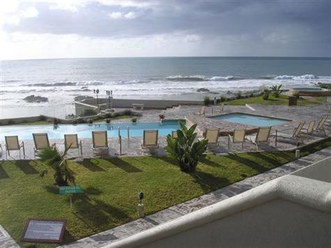 'Luxury Oceanfront Penthouse with Pools, Jacuzzis and Spectacular Ocean Views'