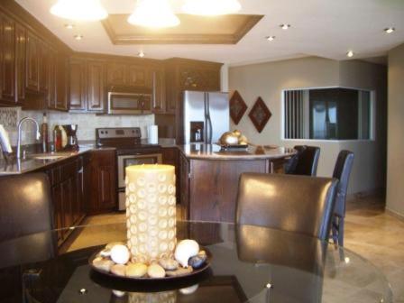 'Luxury Oceanfront Penthouse with Pools, Jacuzzis and Spectacular Ocean Views'