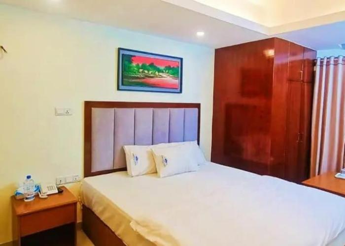 Hotel Crown City