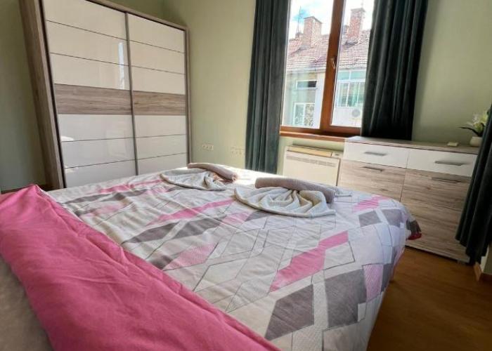 Rio Sunny 2BDR Apt near NDK - Metro - non-stop paid public Parking