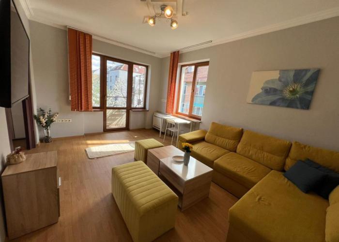 Rio Sunny 2BDR Apt near NDK - Metro - non-stop paid public Parking