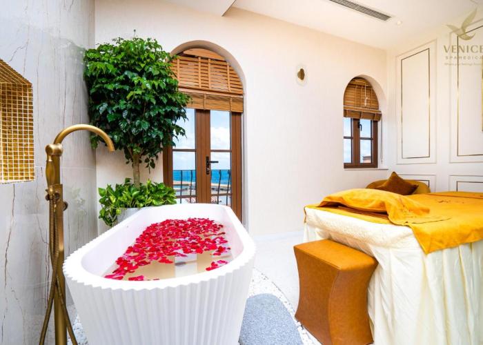 Roma Hotel Phu Quoc - Free Hon Thom Island Waterpark Cable Car