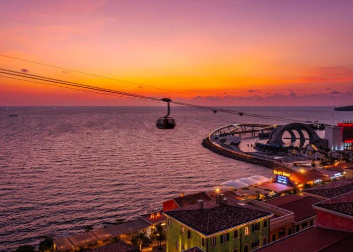 Roma Hotel Phu Quoc - Free Hon Thom Island Waterpark Cable Car