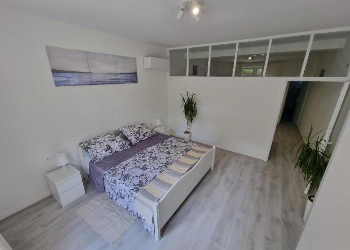 Retreat Apartments with free parking