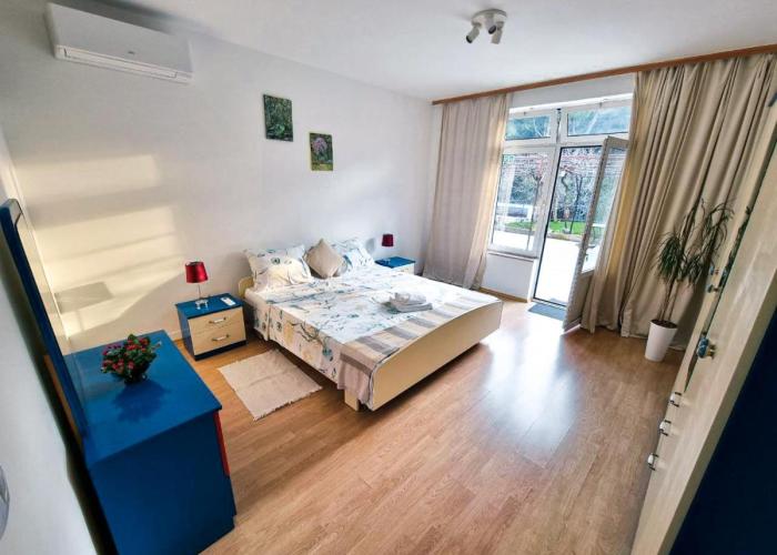 Retreat Apartments with free parking