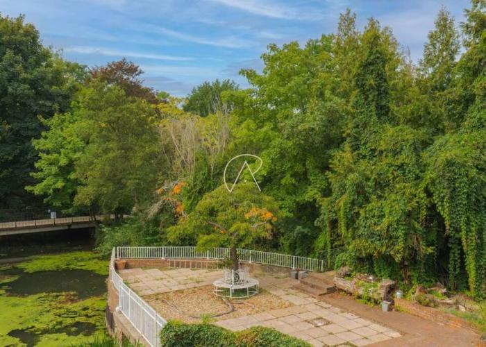 The Old Mill House, Windsor Riverside Hidden Gem!