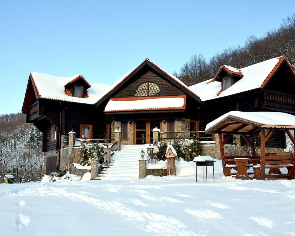 фото Rustic Cottage