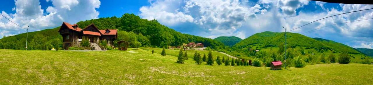 фото Rustic Cottage