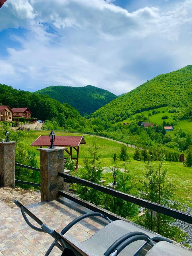 фото Rustic Cottage