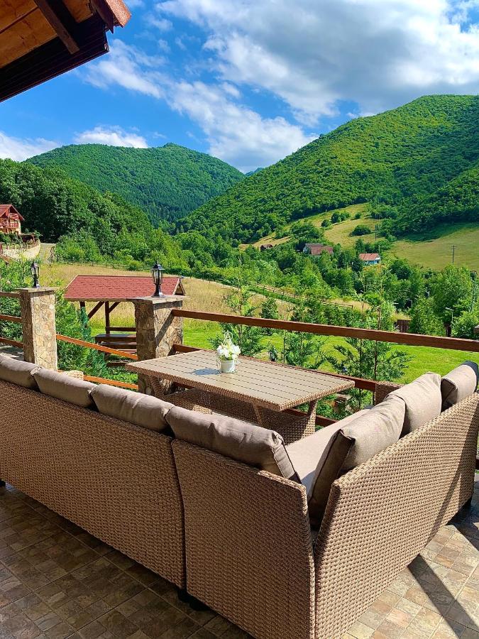 фото Rustic Cottage