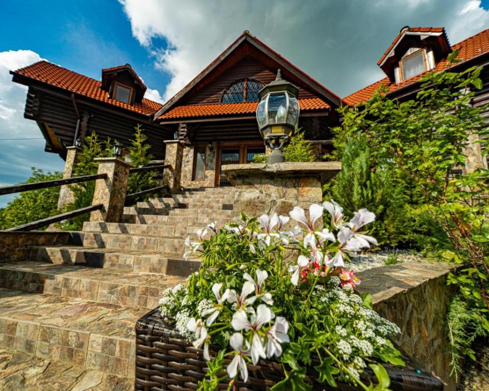 фото Rustic Cottage