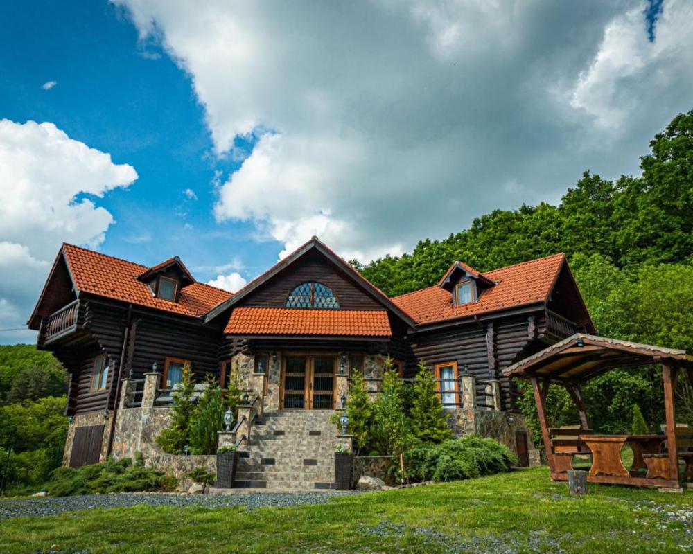 фото Rustic Cottage
