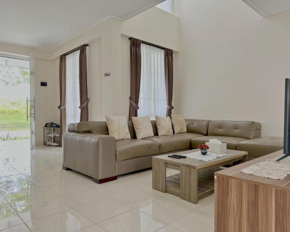 фото Blessimore Springhill 4BR