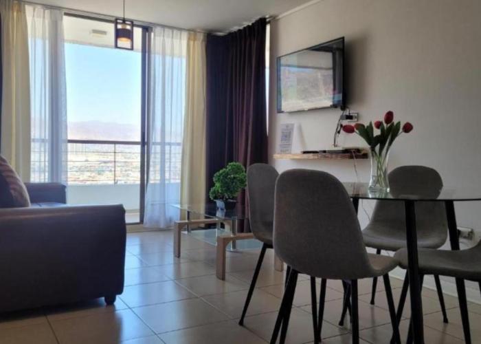 Característico departamento 2 habitaciones, capacidad 4 y 5 personas, excelente vista de la ciudad y mar