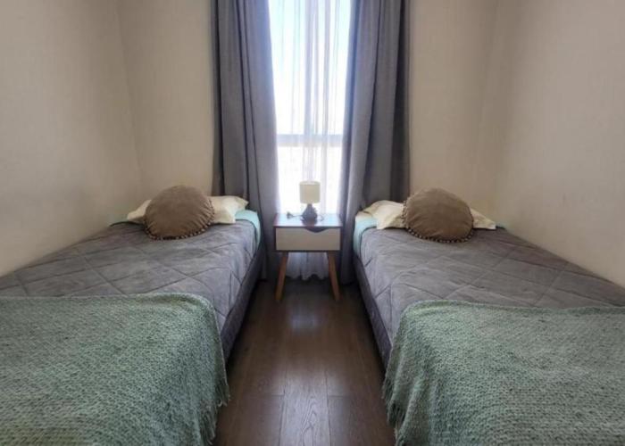 Característico departamento 2 habitaciones, capacidad 4 y 5 personas, excelente vista de la ciudad y mar