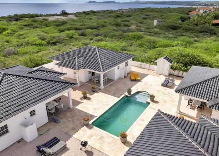 Villa Pearl - Steps from the Sea