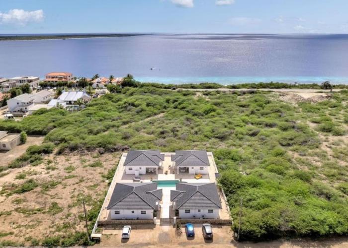 Villa Pearl - Steps from the Sea