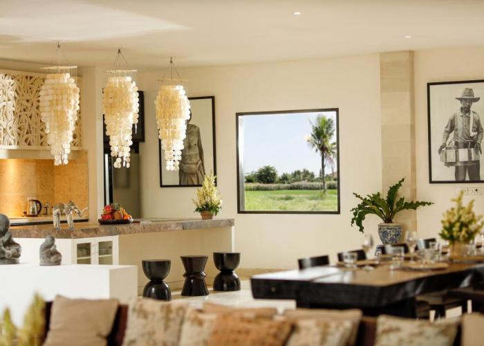Black Beach Villa by Nakula