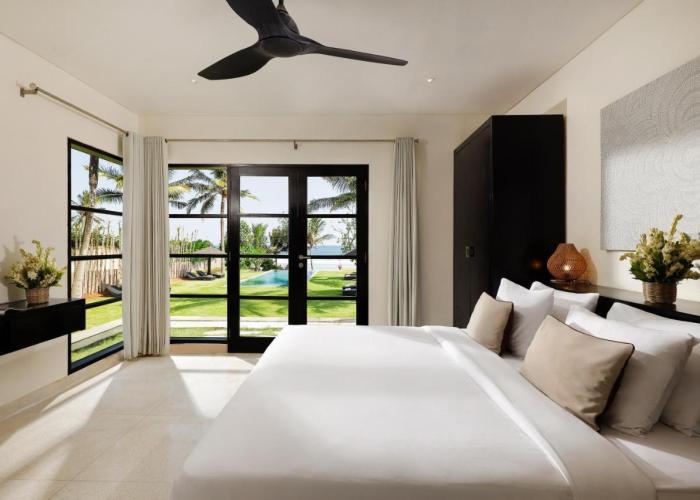 Black Beach Villa by Nakula