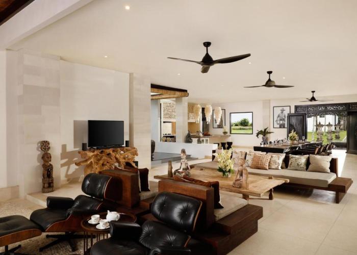 Black Beach Villa by Nakula