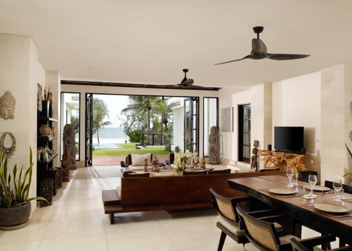 Black Beach Villa by Nakula
