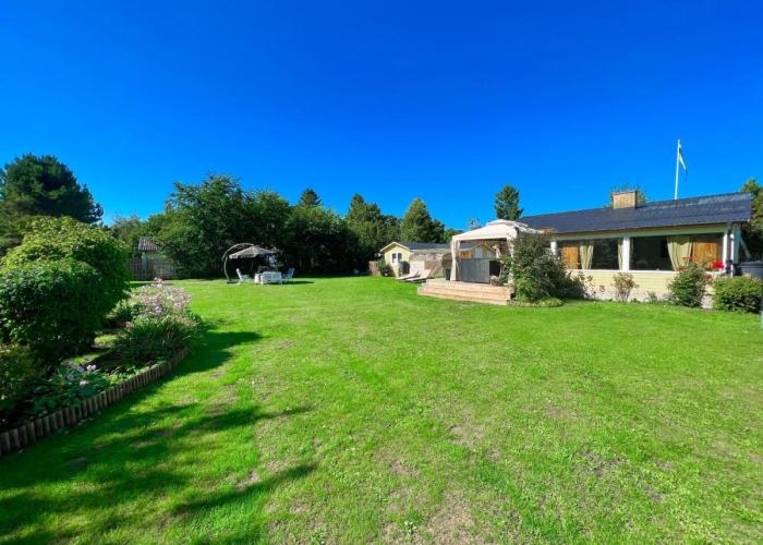 Lovely cottage by the south coast