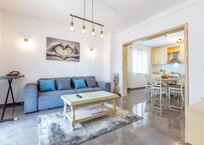 MP Luxury Holiday Home with swimming pool