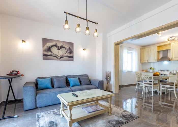 MP Luxury Holiday Home with swimming pool