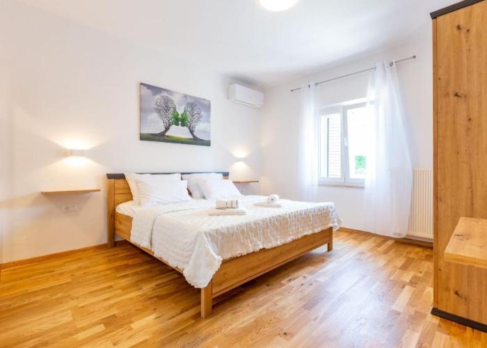 MP Luxury Holiday Home with swimming pool