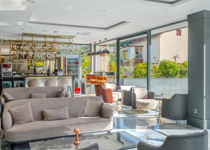 Montenegro Lodge