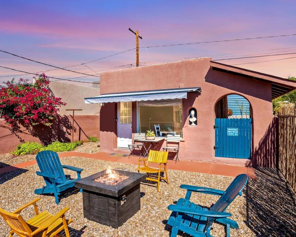 Historic Guesthouse 2 Blocks from the UofA, Low Summer Rates!