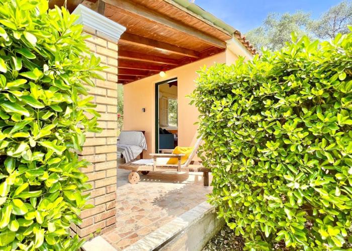 Renas Studio near Roda by DadoVillas