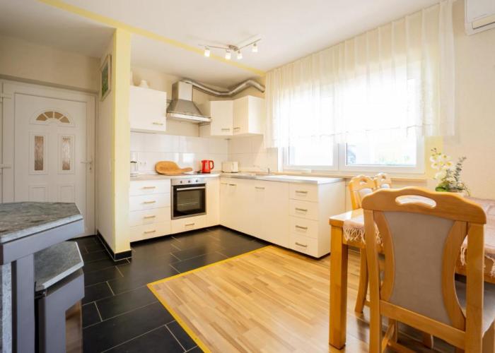 Glumac modern apartment in Novalja center