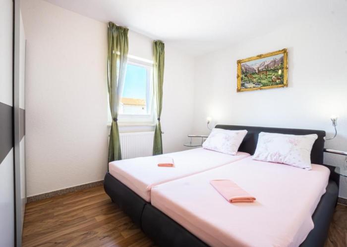 Glumac modern apartment in Novalja center