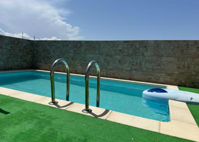 Ático con piscina privada vistas al mar.