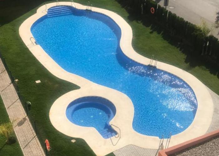 Ático con piscina privada vistas al mar.