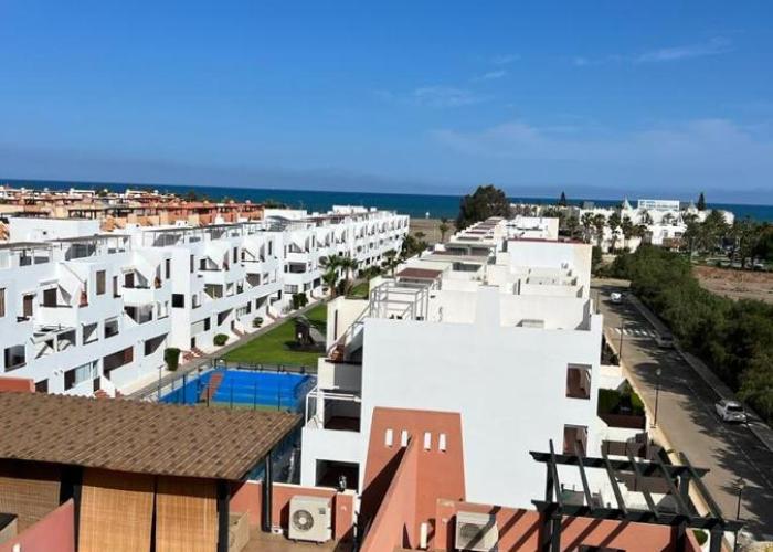 Ático con piscina privada vistas al mar.