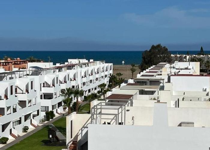 Ático con piscina privada vistas al mar.