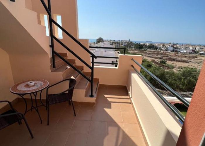 Ático con piscina privada vistas al mar.
