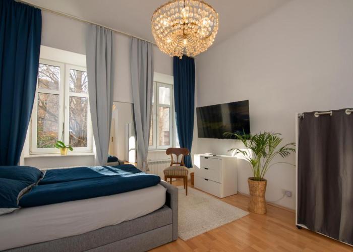 Home Suites Home