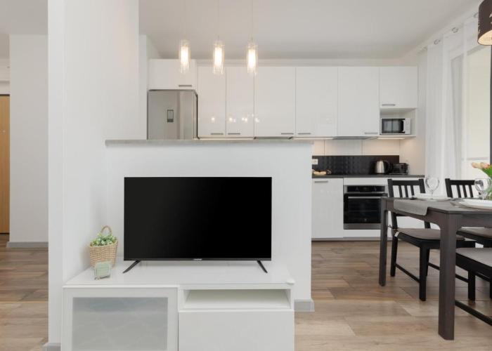 Apartment Warsaw Goclaw & 2 bedrooms & Parking & Balcony by Renters