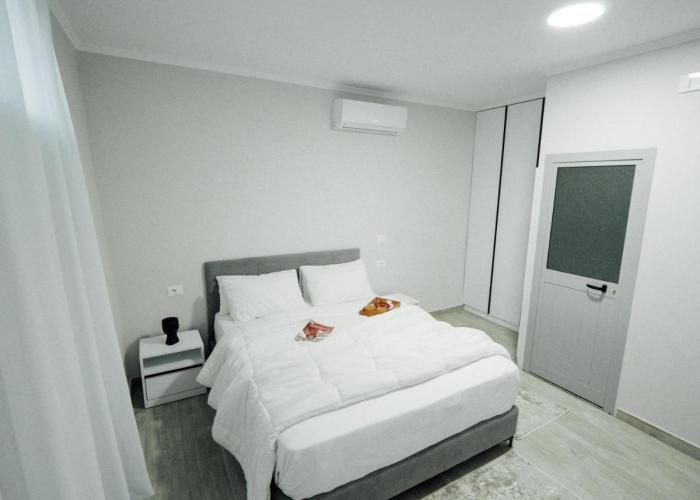 Dionis House