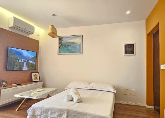 Bohemian Apt, Beachfront & Family Friendly - by BETA Premium